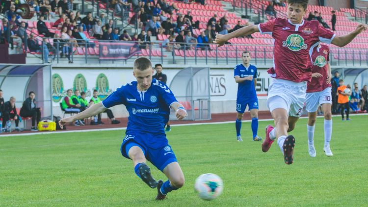 9 turo apžvalga: Lyderiai ir toliau nepralaimi