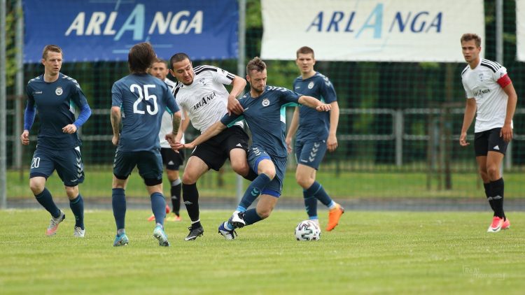Pirma lyga: nepalaužiami lyderiai vos nepaslydo Kretingoje
